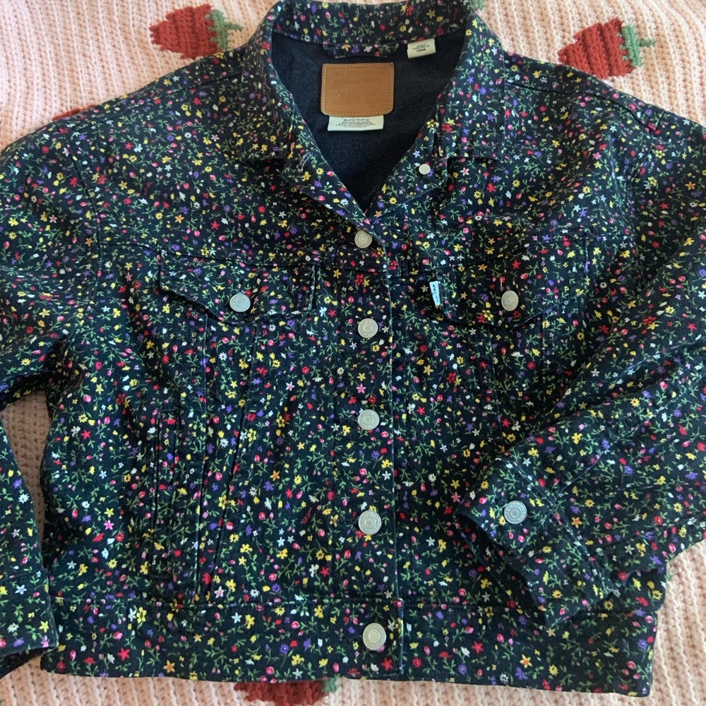 Ladies Levi’s black floral denim jacket